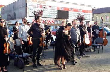 Hiszpańska orkiestra kameralna wystąpiła na placu Legionów w Wieluniu